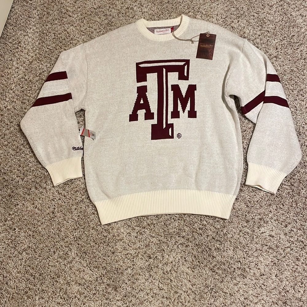 NWT - Texas A&M sweater for men; size Lg; brand: Mitchell & Ness